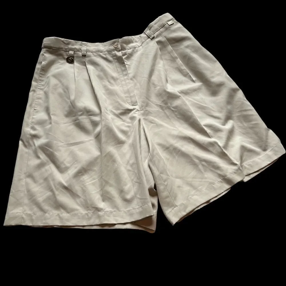 Liz Claiborne Golf bermuda shorts Stone Size 16 belt loops 3 pockets light wt.